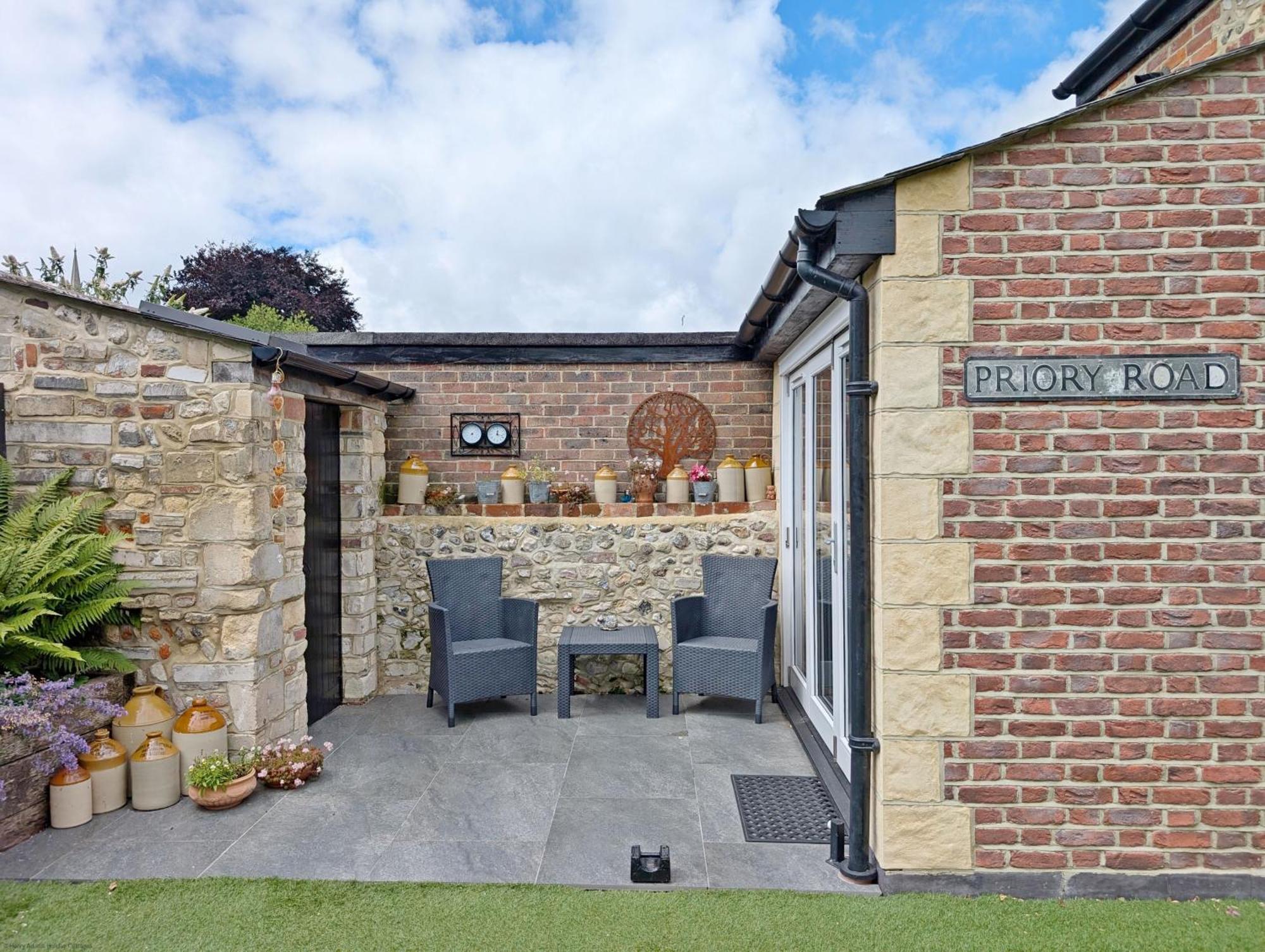 Four Priory Road, Chichester Exterior photo
